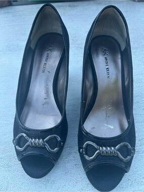 Anne Klein Black Peep-Toe Pumps with Silver Metal Accent, Size 7M